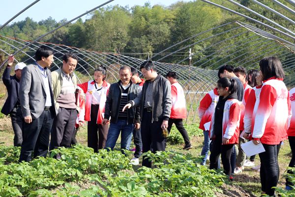 成都中和职业学校本科班有多少人(成都市温江区燎原职业技术学校)